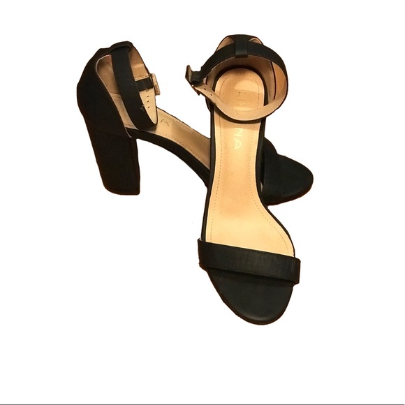 Liliana Open Toe Ankle Strap Block Heel Sandal - Picture 3 of 4